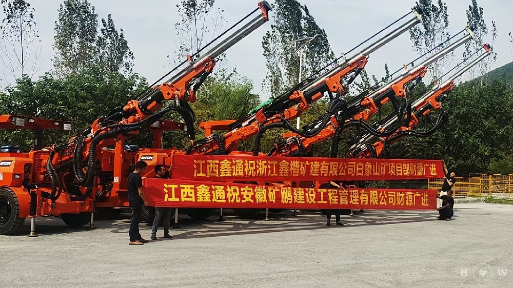 地下采矿装备，，，，隧道凿岩台车，，，，掘进钻车，，，，地下工程设备案例-MG不朽情缘--官网-MG不朽情缘机械_掘进凿岩台车_混凝土湿喷台车_扒渣机-MG不朽情缘