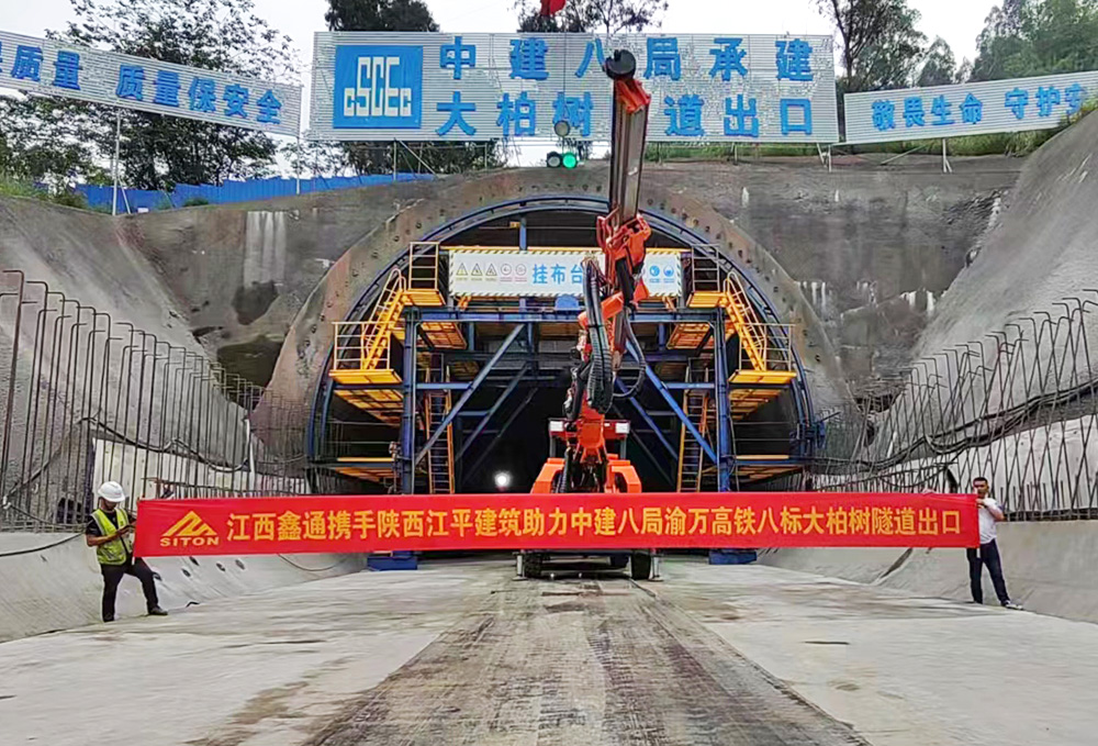 地下采矿装备，，，，隧道凿岩台车，，，，掘进钻车，，，，地下工程设备案例-MG不朽情缘--官网-MG不朽情缘机械_掘进凿岩台车_混凝土湿喷台车_扒渣机-MG不朽情缘